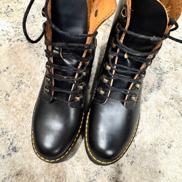 Dr Martens Leona Leather Heeled Boots size 8 - Picture 4 of 7
